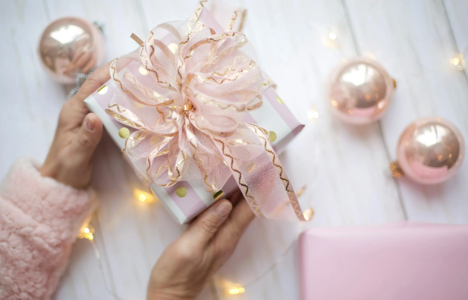 Průvodce dárky z SA3 Cosmetic: Jak potěšit své blízké kosmetikou